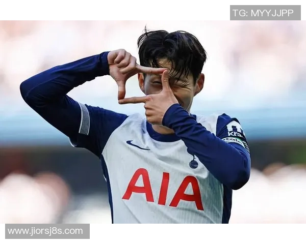 足球传奇终章:回顾球星们挥别赛场的最后一球与心路历程 足球传奇终章:回顾球星们挥别赛场的最后一球与心路历程