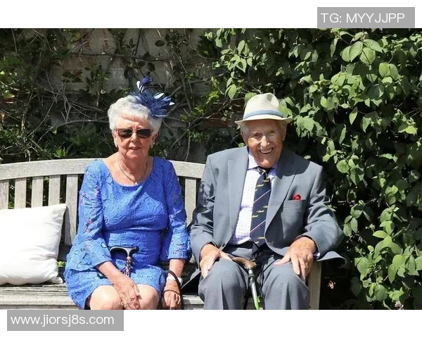 足球巨星携手儿女亮相家庭生活大公开展现温馨与亲情 足球巨星携手儿女亮相家庭生活大公开展现温馨与亲情