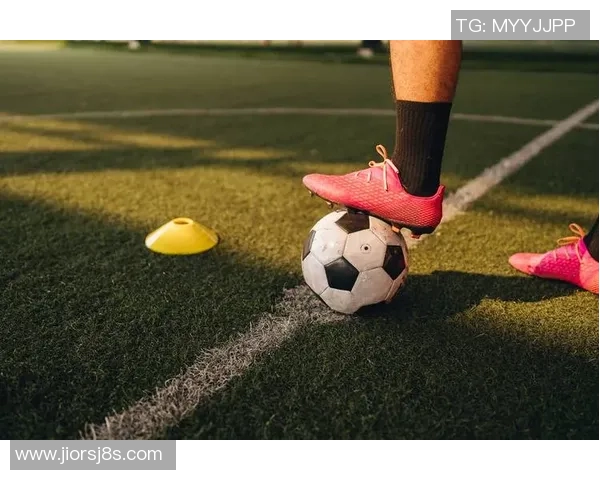 足球青训之路:探索培养未来球星的系统与方法 足球青训之路:探索培养未来球星的系统与方法